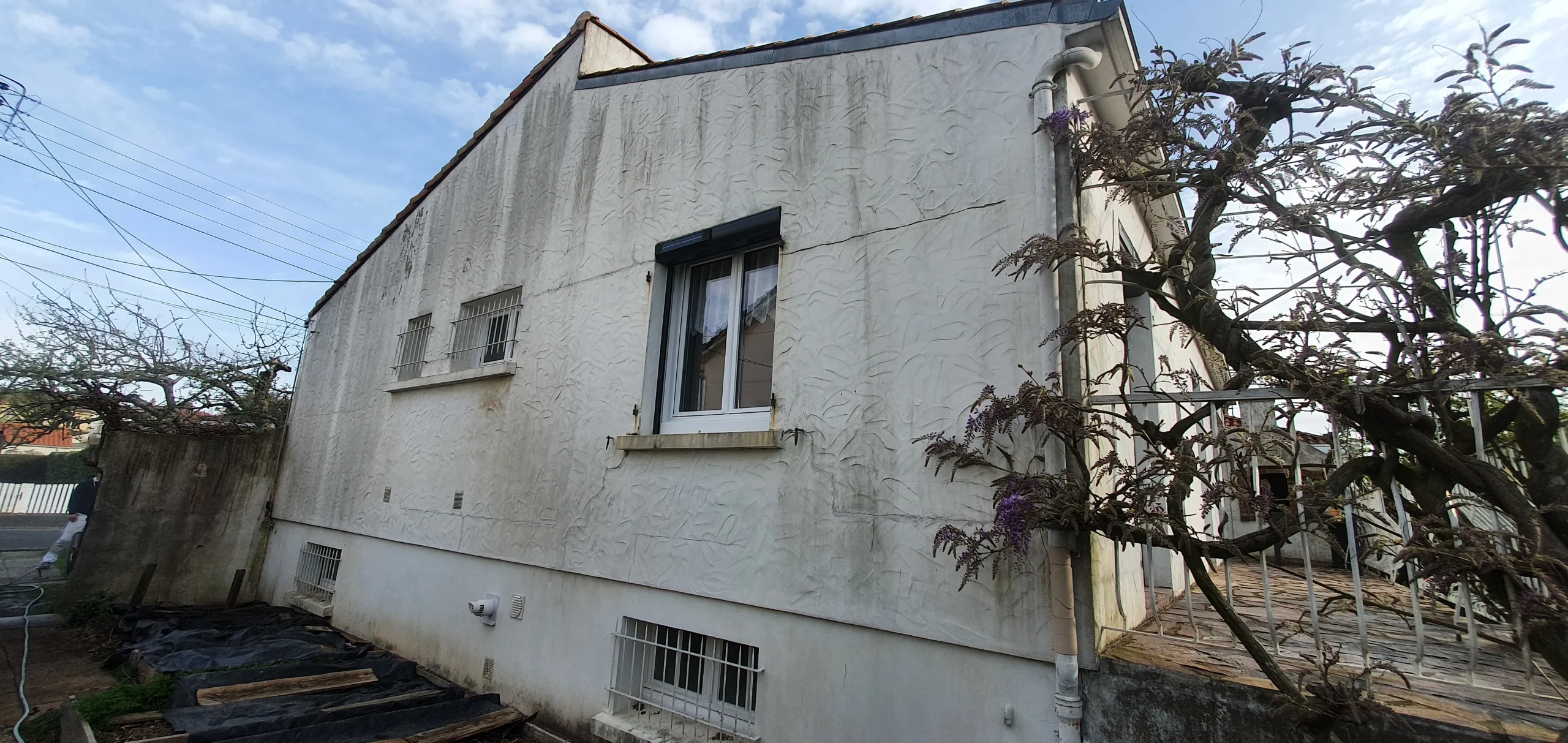 Ravalement et nettoyage de façade de maison à La Roche-sur-Yon par DECO EQUIP